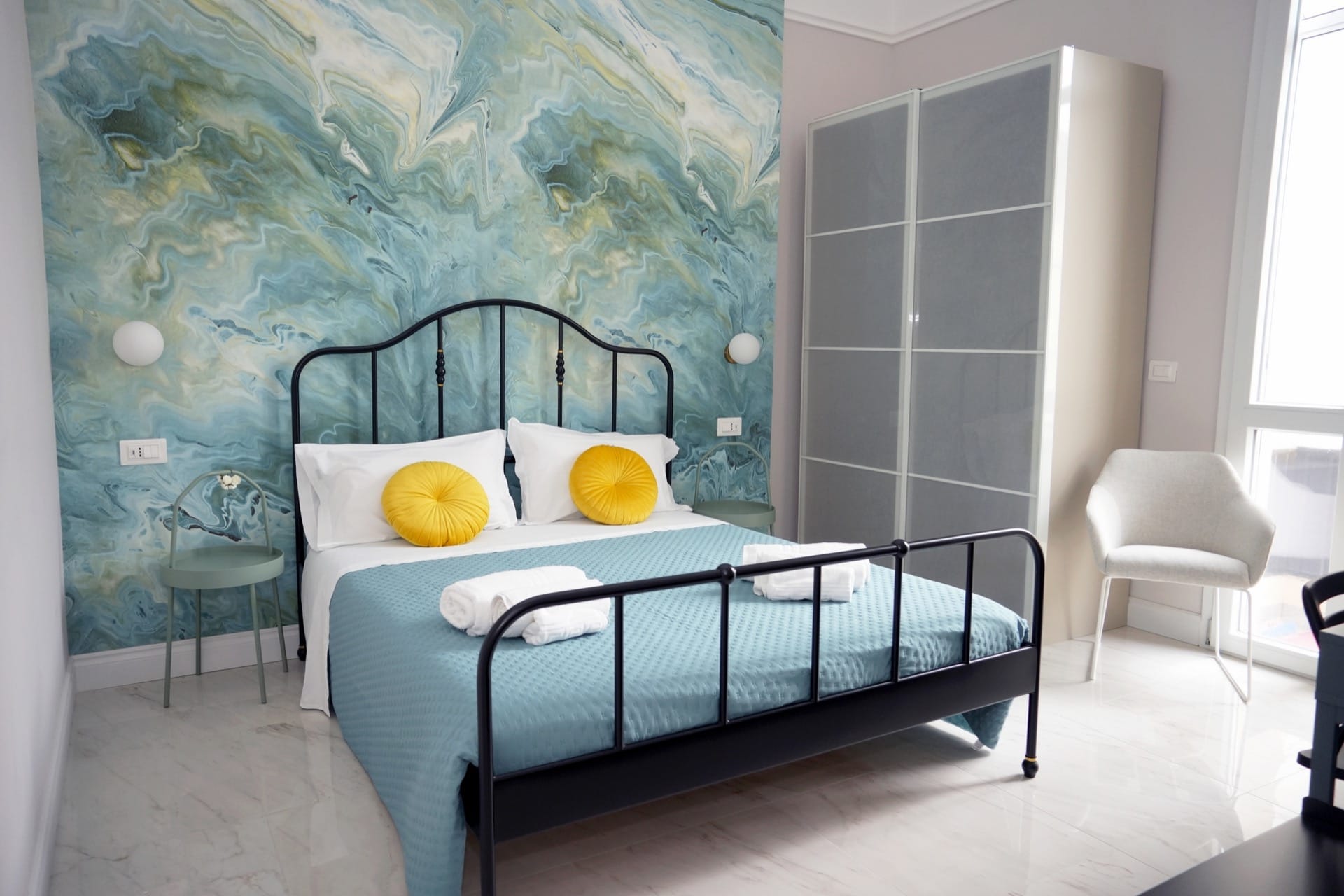 Interni eleganti dell'appartamento Duomo Luxury Suite con arredi di design a Reggio Calabria